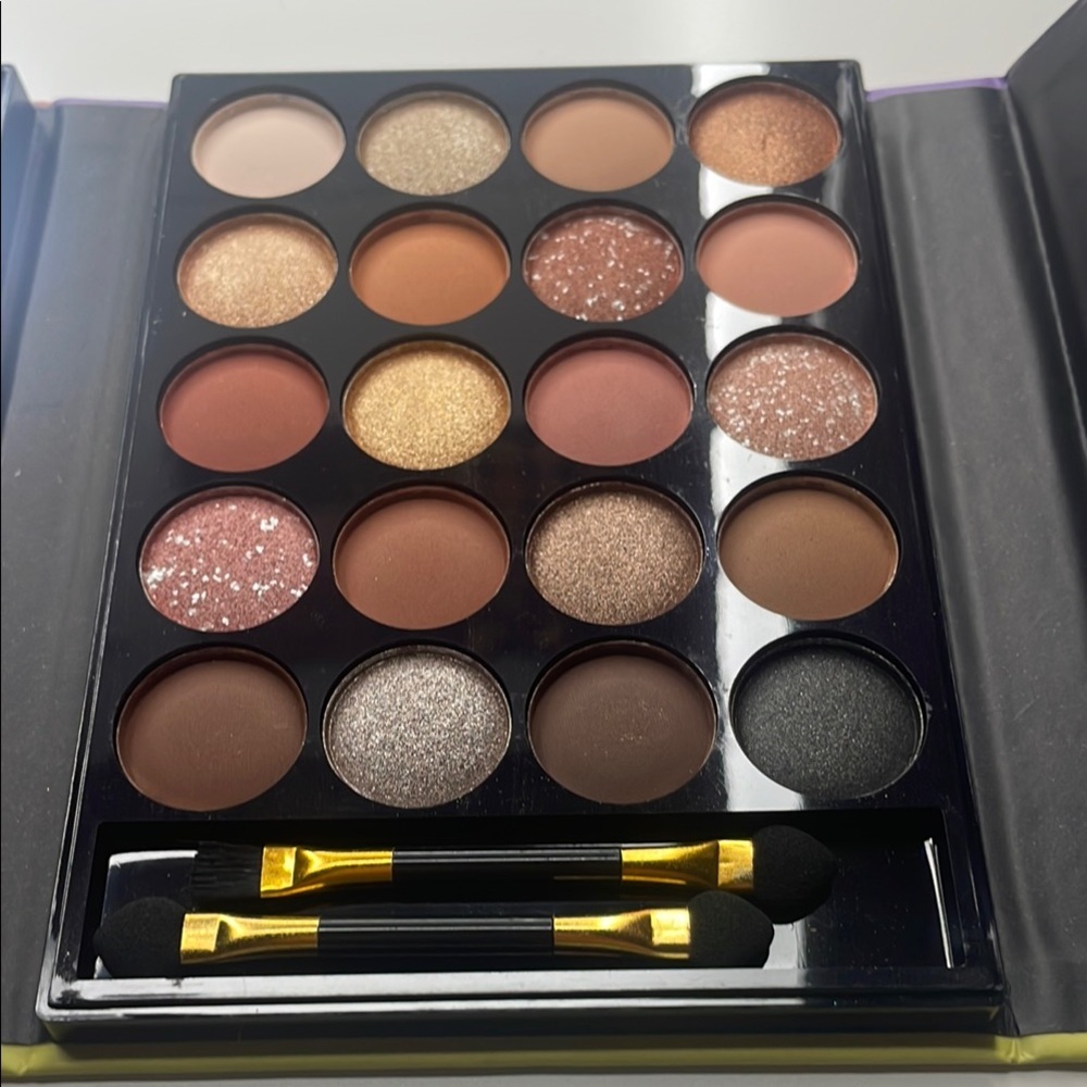 1112. Mocallure Colorful‎ Beauty Makeup Palette